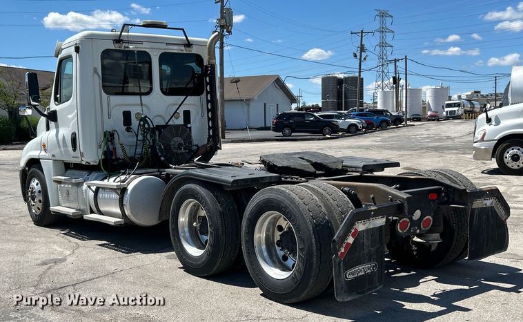 image for item EK4714 2012 Frieghtliner  Cascadia semi truck