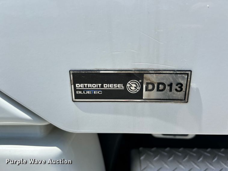 image for item EK4714 2012 Frieghtliner  Cascadia semi truck