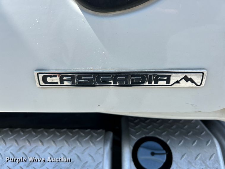 image for item EK4714 2012 Frieghtliner  Cascadia semi truck