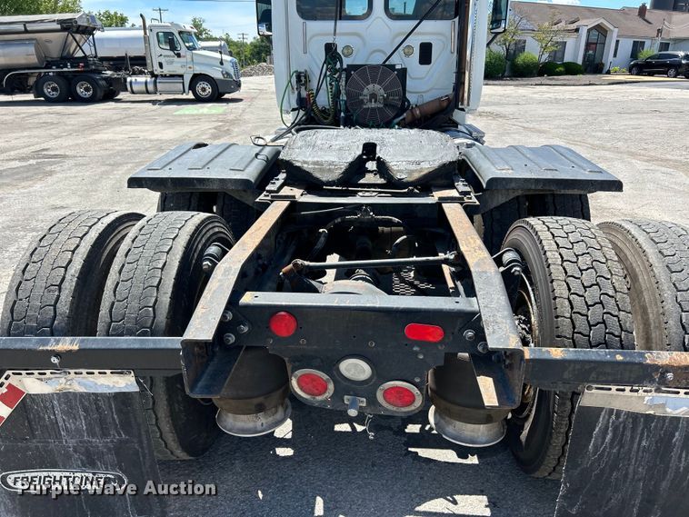 image for item EK4714 2012 Frieghtliner  Cascadia semi truck