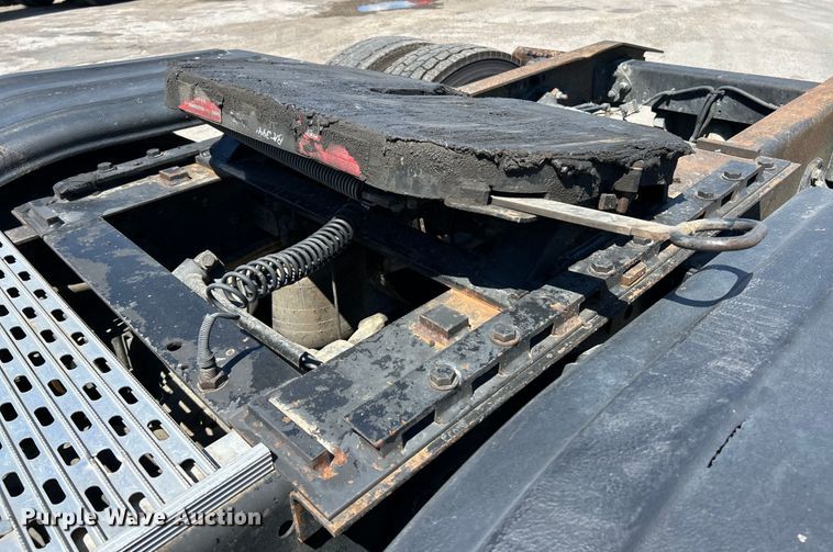 image for item EK4714 2012 Frieghtliner  Cascadia semi truck