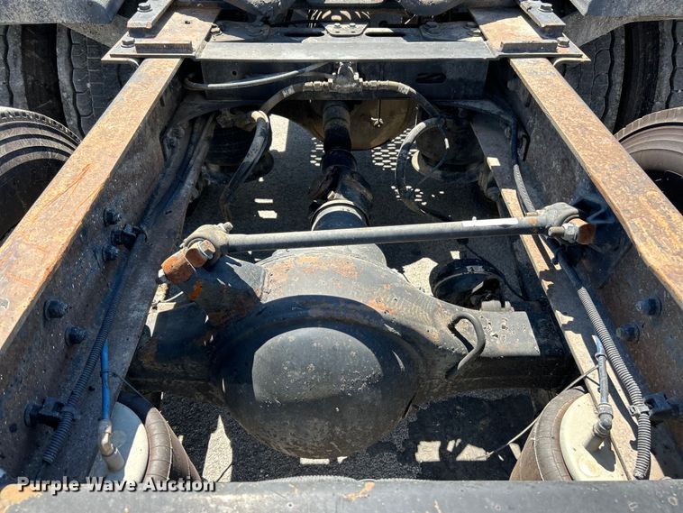 image for item EK4714 2012 Frieghtliner  Cascadia semi truck