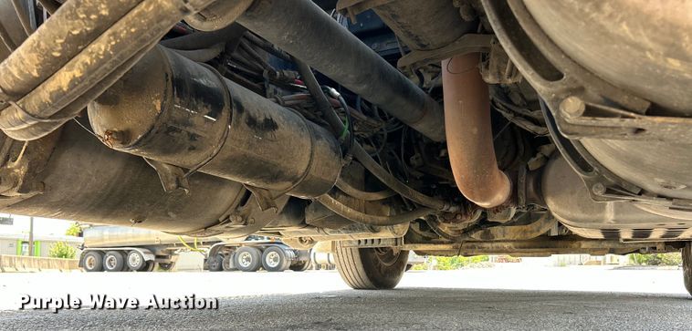 image for item EK4714 2012 Frieghtliner  Cascadia semi truck