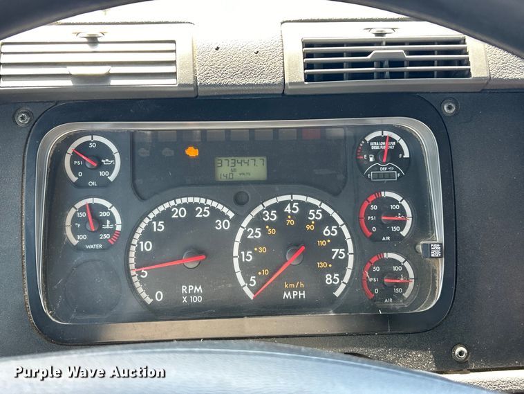 image for item EK4714 2012 Frieghtliner  Cascadia semi truck