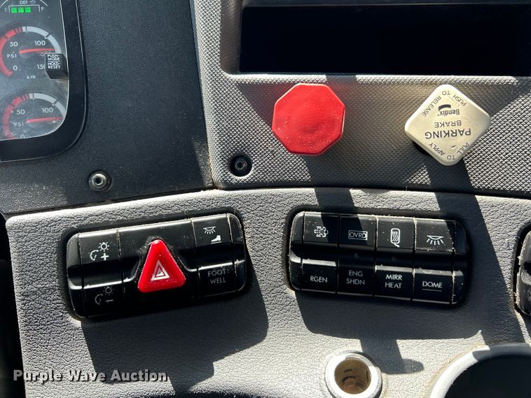 image for item EK4714 2012 Frieghtliner  Cascadia semi truck