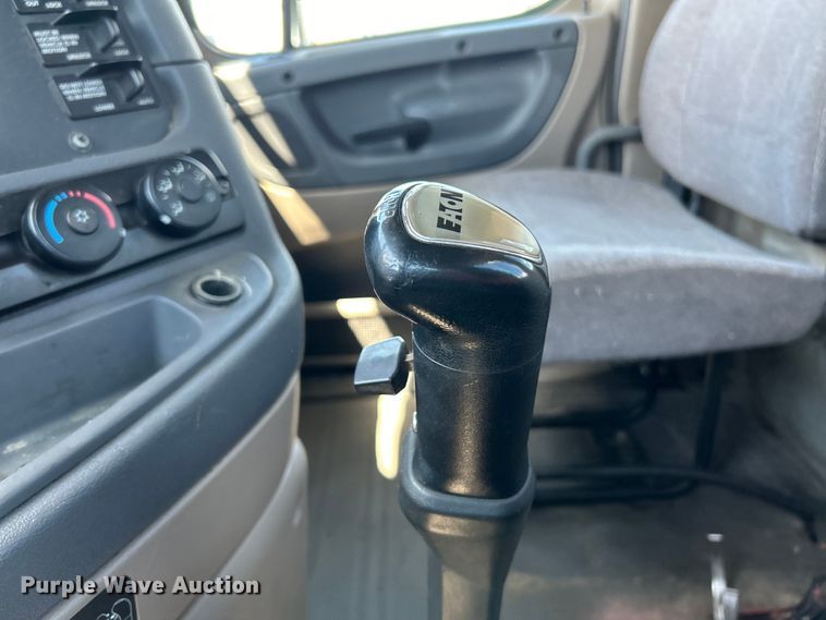 image for item EK4714 2012 Frieghtliner  Cascadia semi truck