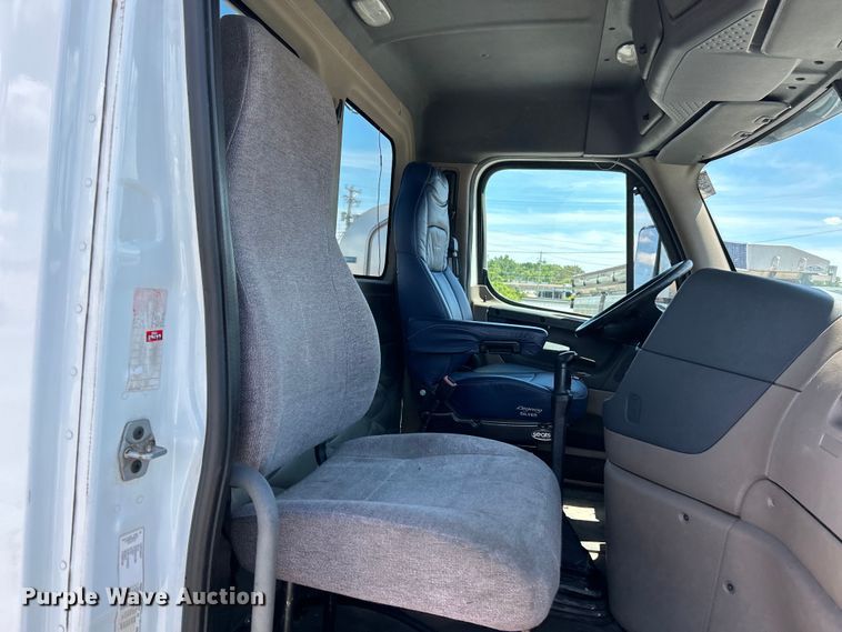 image for item EK4714 2012 Frieghtliner  Cascadia semi truck