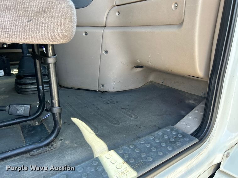 image for item EK4714 2012 Frieghtliner  Cascadia semi truck