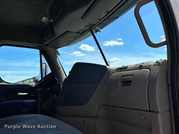 image for item EK4714 2012 Frieghtliner  Cascadia semi truck