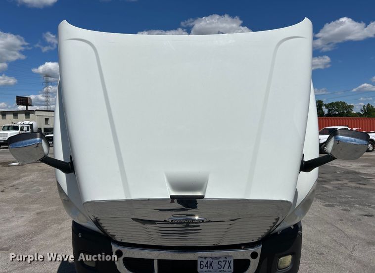 image for item EK4714 2012 Frieghtliner  Cascadia semi truck