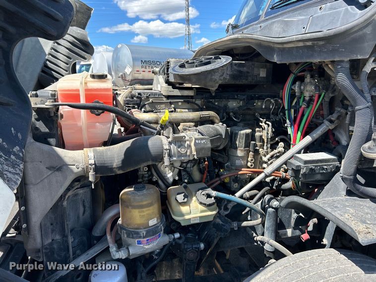 image for item EK4714 2012 Frieghtliner  Cascadia semi truck