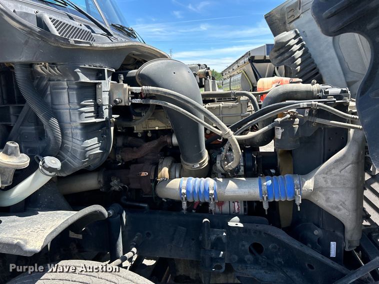 image for item EK4714 2012 Frieghtliner  Cascadia semi truck