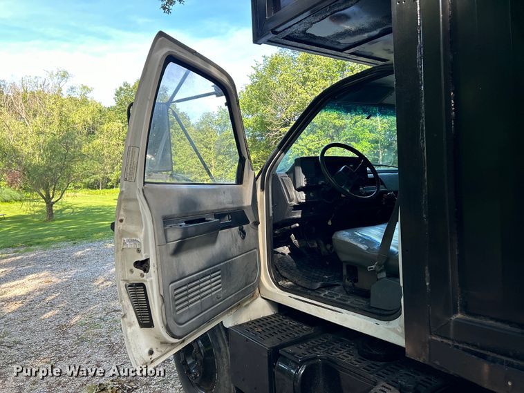 image for item EK4719 1992 GMC TopKick chipper truck