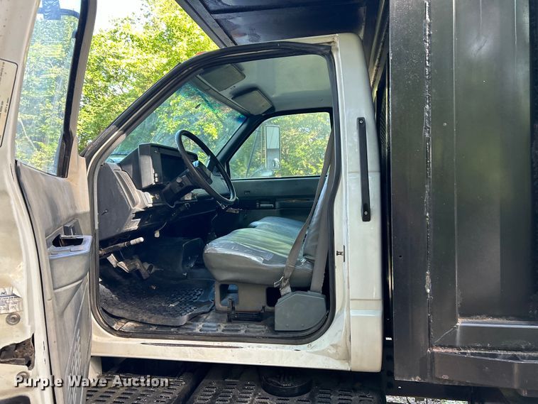 image for item EK4719 1992 GMC TopKick chipper truck