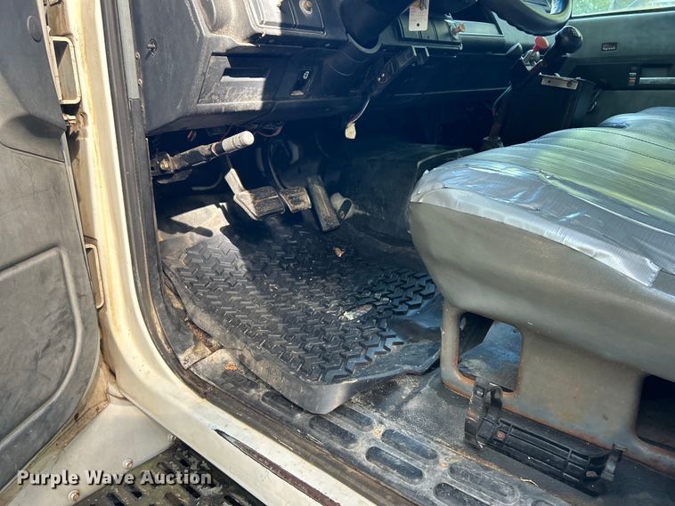 image for item EK4719 1992 GMC TopKick chipper truck