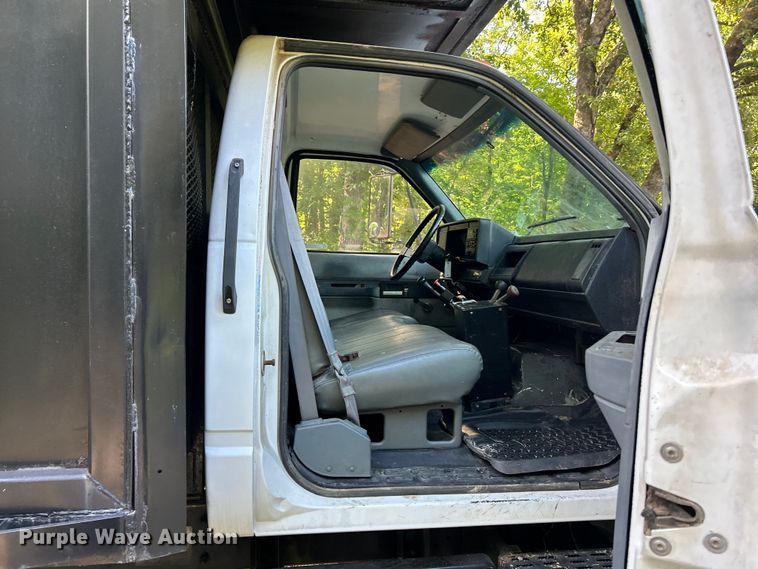 image for item EK4719 1992 GMC TopKick chipper truck