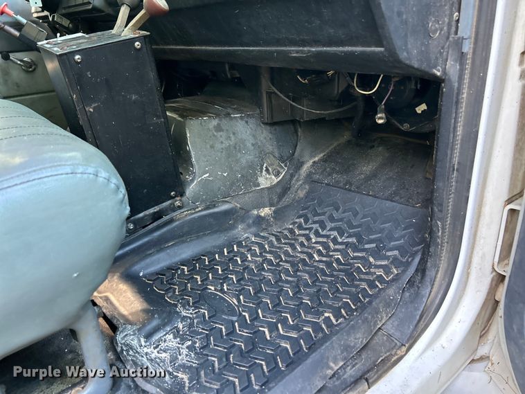 image for item EK4719 1992 GMC TopKick chipper truck