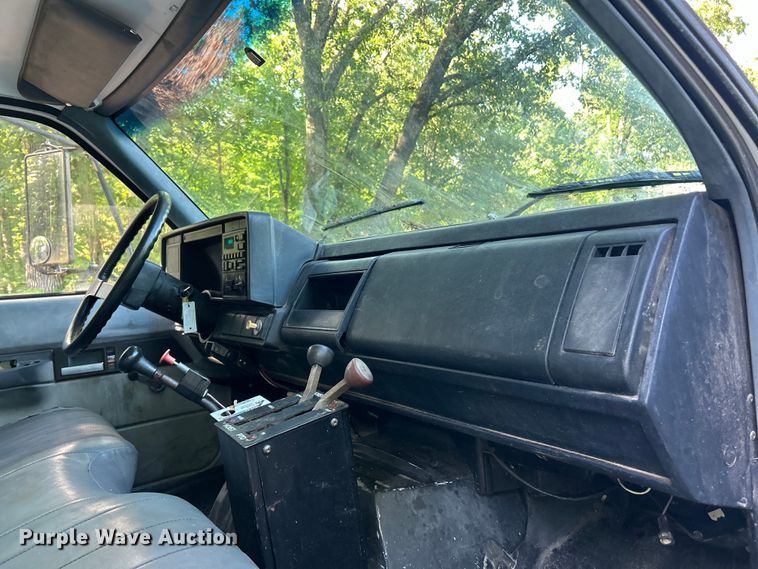 image for item EK4719 1992 GMC TopKick chipper truck