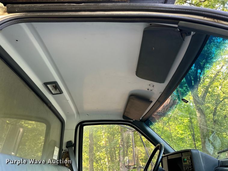 image for item EK4719 1992 GMC TopKick chipper truck