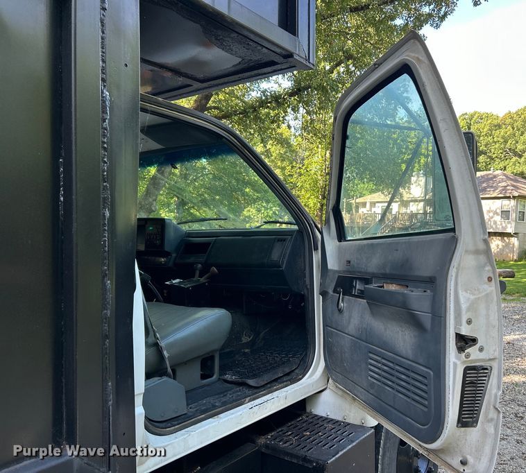 image for item EK4719 1992 GMC TopKick chipper truck