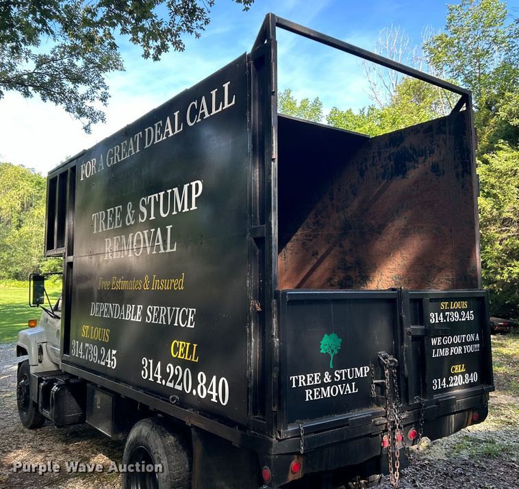 image for item EK4719 1992 GMC TopKick chipper truck