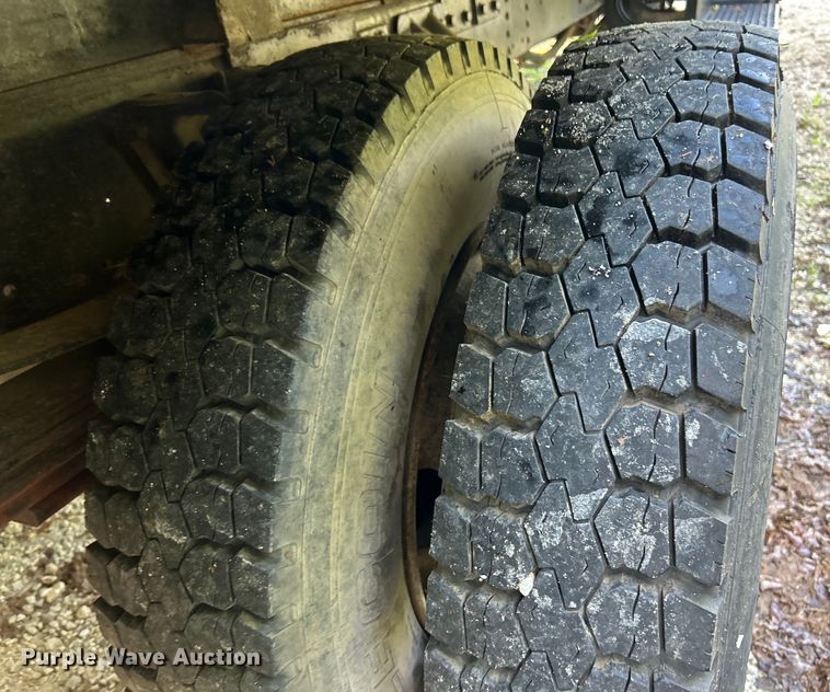 image for item EK4719 1992 GMC TopKick chipper truck