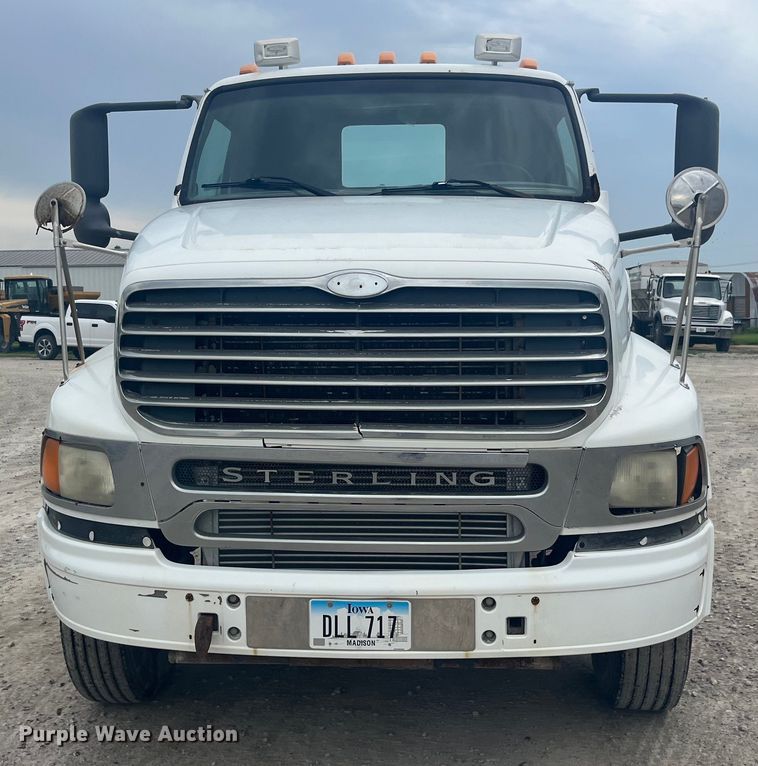 image for item EK8529 2001 Sterling A9500 truck cab and chassis