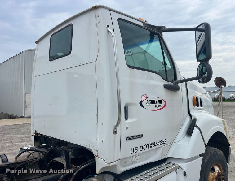 image for item EK8529 2001 Sterling A9500 truck cab and chassis