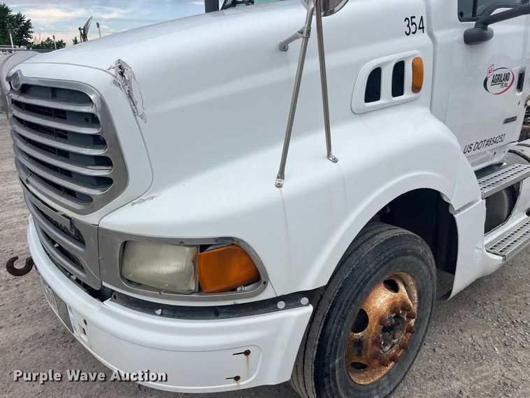 image for item EK8529 2001 Sterling A9500 truck cab and chassis