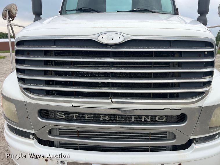 image for item EK8529 2001 Sterling A9500 truck cab and chassis