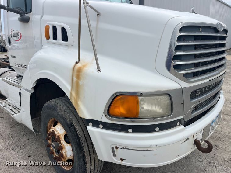 image for item EK8529 2001 Sterling A9500 truck cab and chassis