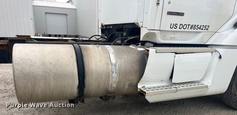 image for item EK8529 2001 Sterling A9500 truck cab and chassis