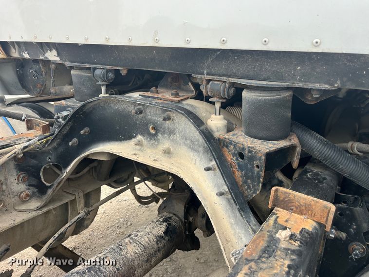 image for item EK8529 2001 Sterling A9500 truck cab and chassis