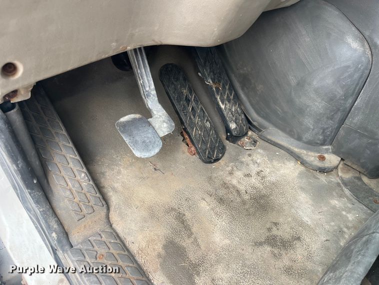 image for item EK8529 2001 Sterling A9500 truck cab and chassis