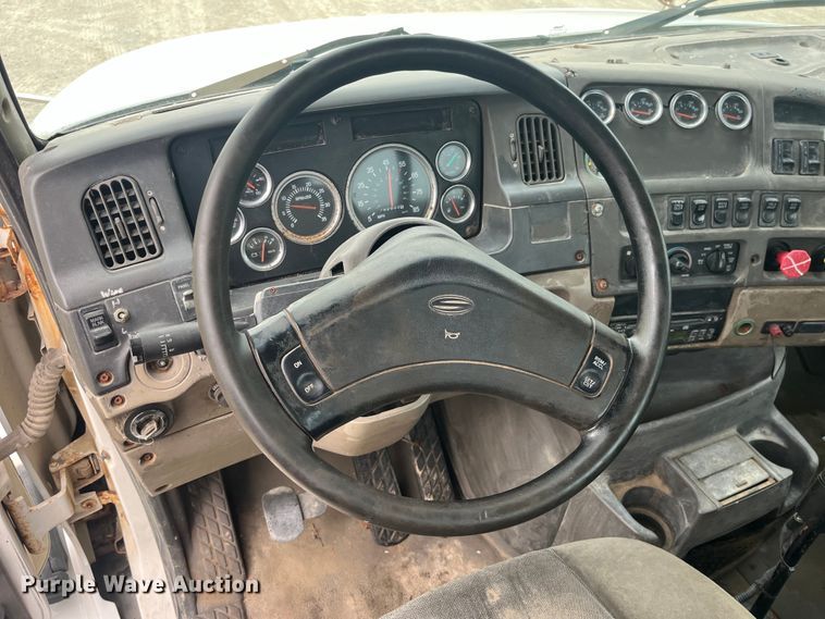 image for item EK8529 2001 Sterling A9500 truck cab and chassis