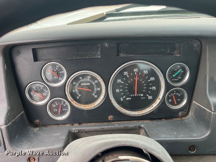 image for item EK8529 2001 Sterling A9500 truck cab and chassis