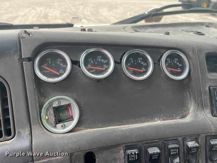 image for item EK8529 2001 Sterling A9500 truck cab and chassis