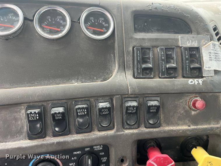 image for item EK8529 2001 Sterling A9500 truck cab and chassis