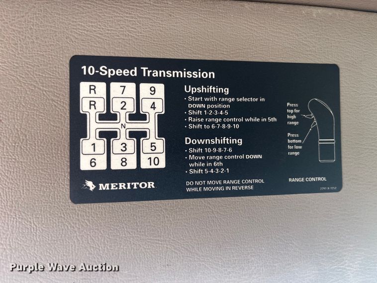 image for item EK8529 2001 Sterling A9500 truck cab and chassis