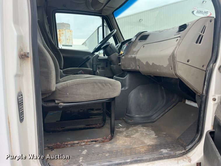 image for item EK8529 2001 Sterling A9500 truck cab and chassis