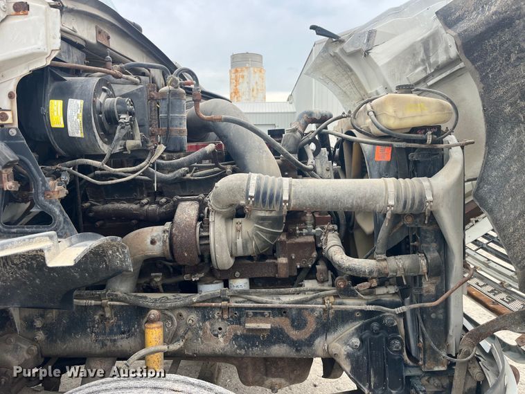 image for item EK8529 2001 Sterling A9500 truck cab and chassis