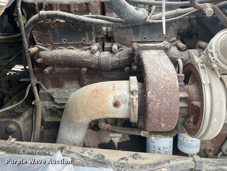 image for item EK8529 2001 Sterling A9500 truck cab and chassis