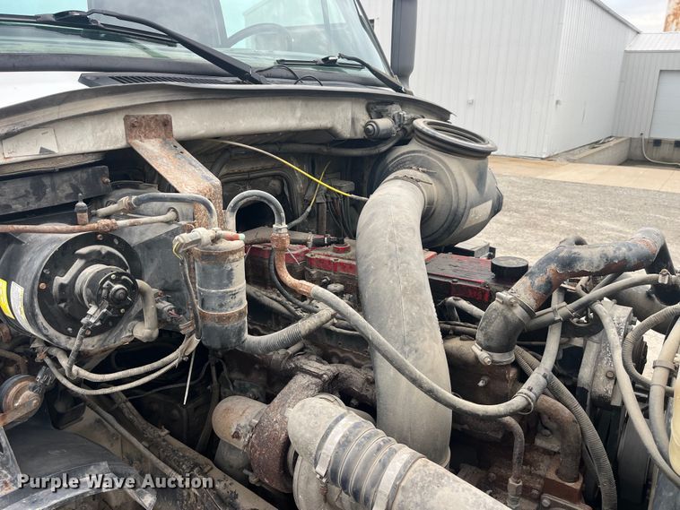 image for item EK8529 2001 Sterling A9500 truck cab and chassis