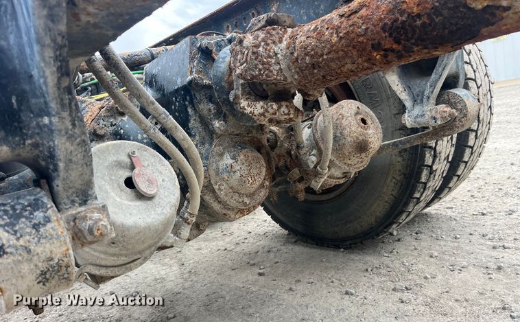 image for item EK8529 2001 Sterling A9500 truck cab and chassis