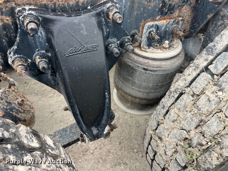 image for item EK8529 2001 Sterling A9500 truck cab and chassis