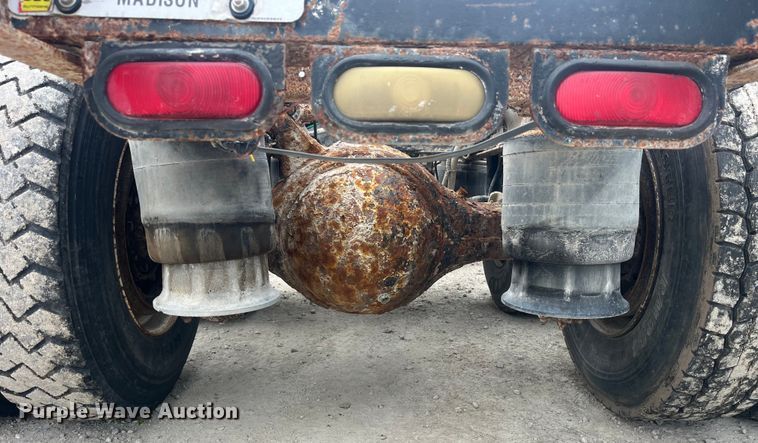 image for item EK8529 2001 Sterling A9500 truck cab and chassis