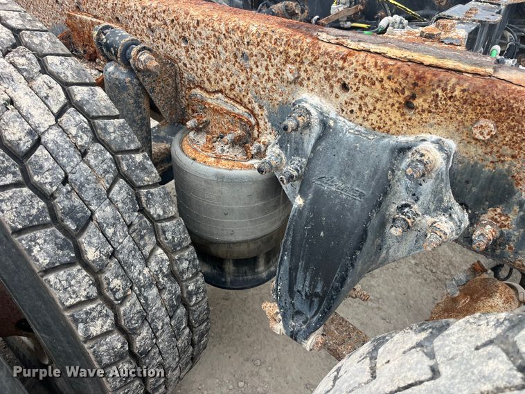 image for item EK8529 2001 Sterling A9500 truck cab and chassis