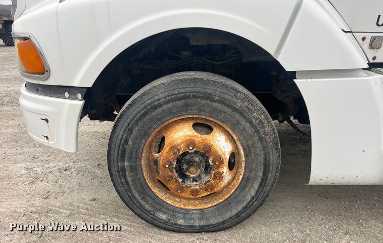 image for item EK8529 2001 Sterling A9500 truck cab and chassis