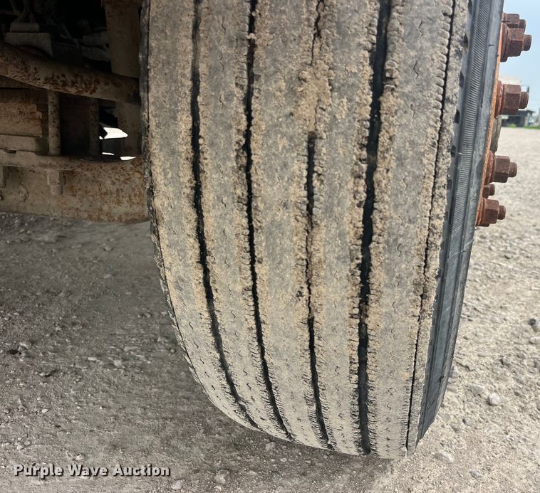 image for item EK8529 2001 Sterling A9500 truck cab and chassis