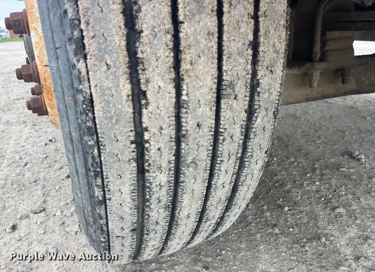 image for item EK8529 2001 Sterling A9500 truck cab and chassis